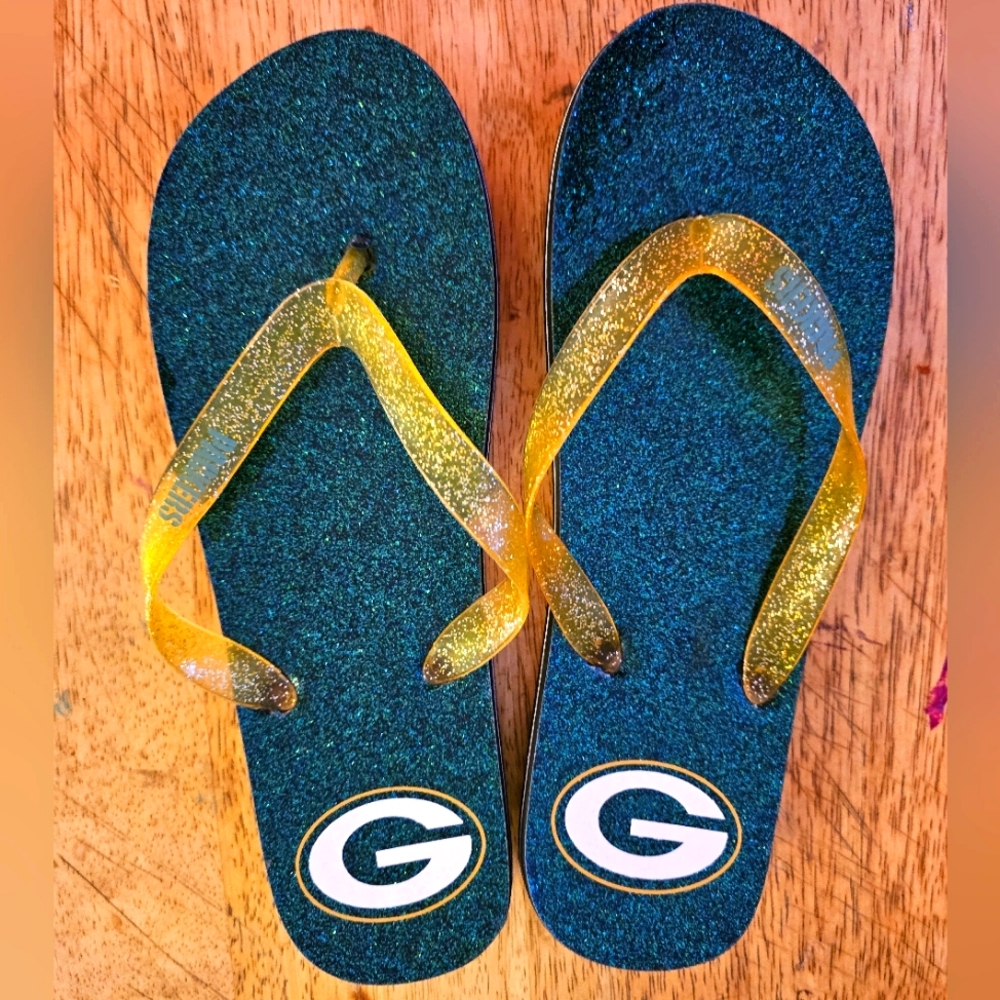 GREENS  BAY PACKERS FLIP-FLOPS